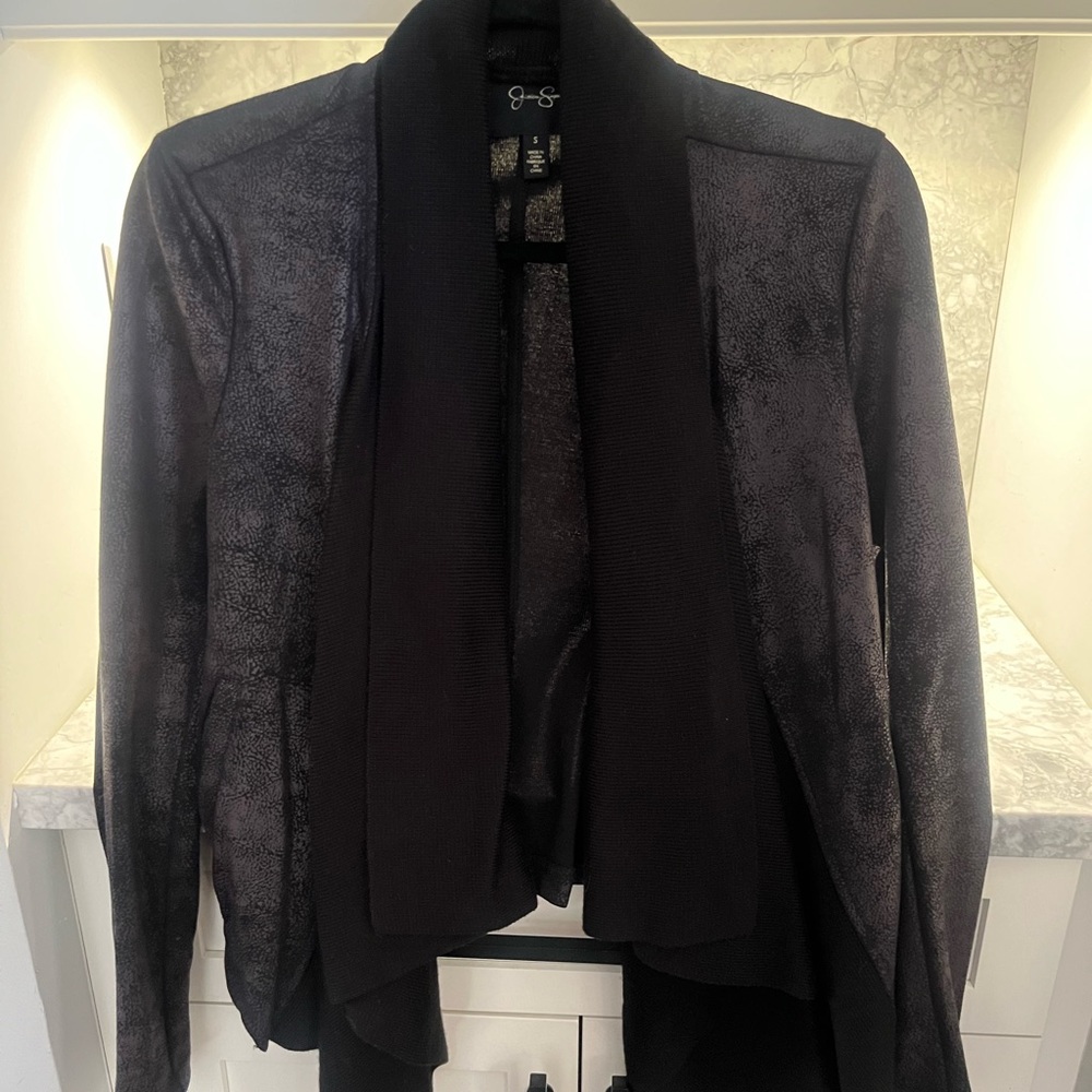 Jessica Simpson blazer like sweater.
No front closure. Zippers on sleeves size S